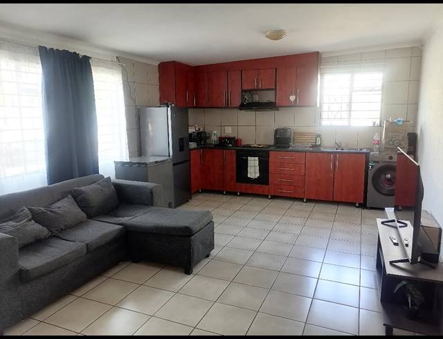 2 bed property to rent in MONDEOR